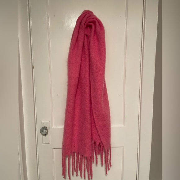 Anthropologie Barclay Fringed Wrap Scarf Pink - Picture 5 of 5